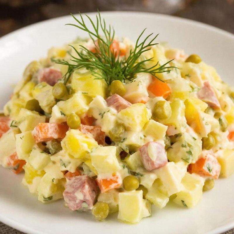 Риски употребления «Оливье» с водкой и сладким шампанским