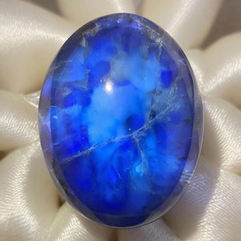 Курьеры с драгоценностями подверглись нападению в Париже