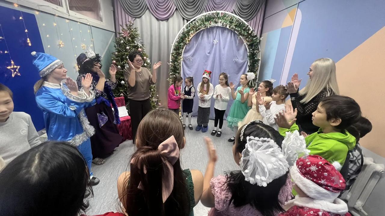 Дети из «Светлячка» получили подарки от Виктора Лебедева