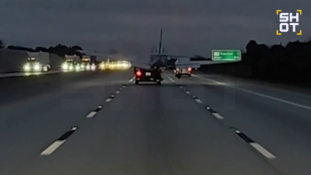 Женщина за рулём: как она пережила столкновение с самолётом?