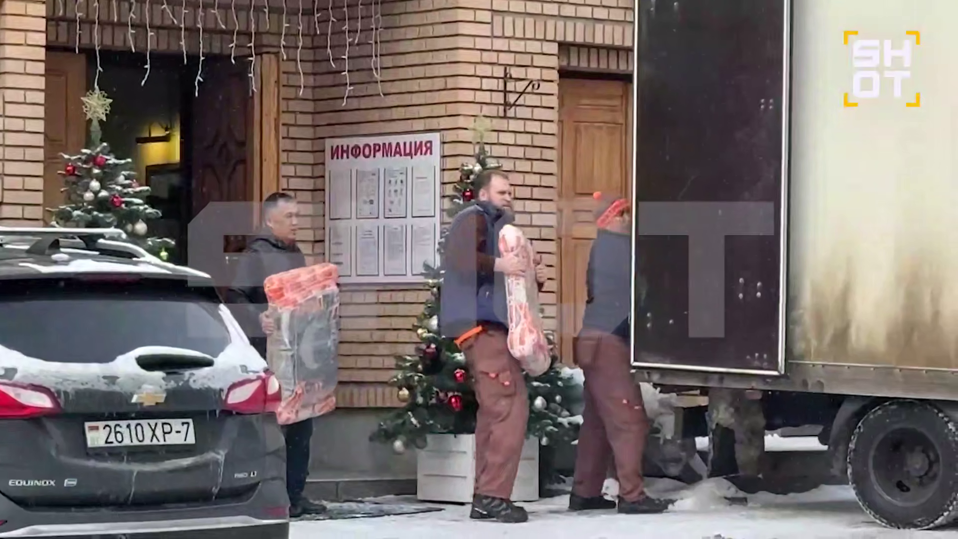 Грузовые автомобили у дома: Долина начинает свой долгожданный переезд!