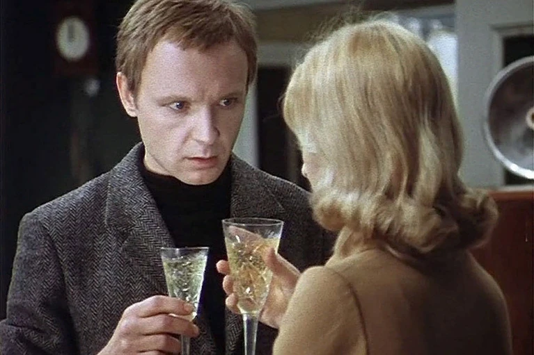 Шизофрения и нарциссизм: Разбор персонажей Иронии судьбы