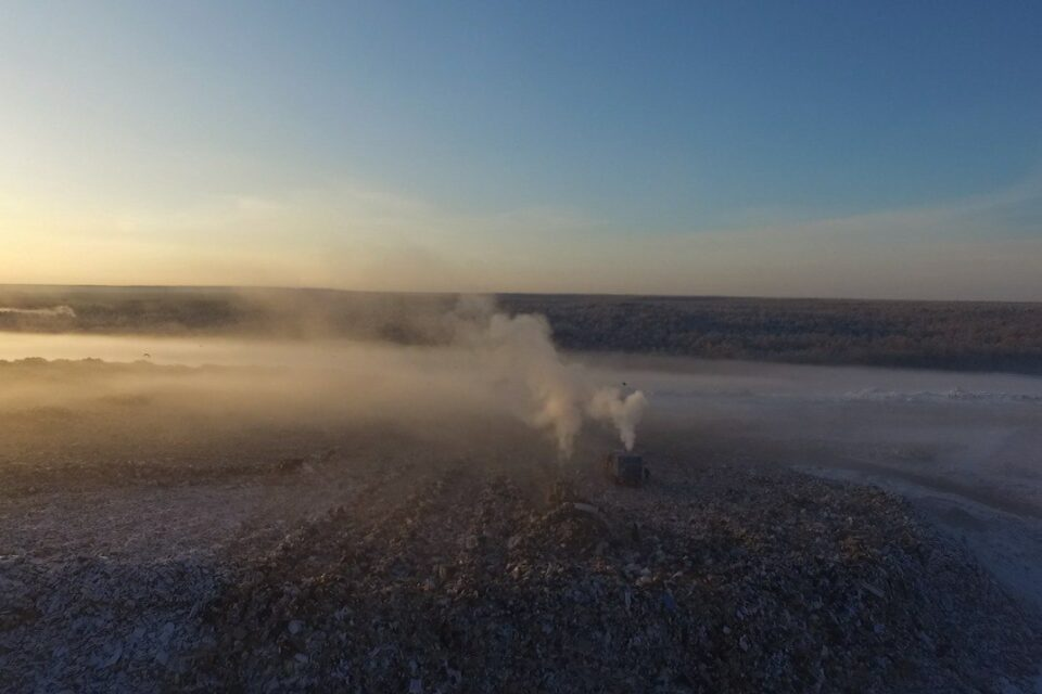 Горожане жалуются на запах гари: Очень химозный и едкий