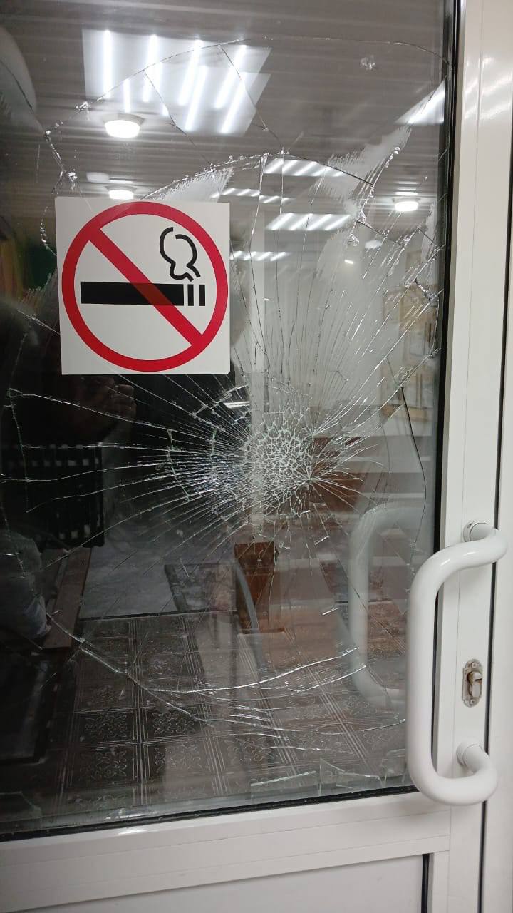 Вандалы лишили жителей пригорода теплой остановки