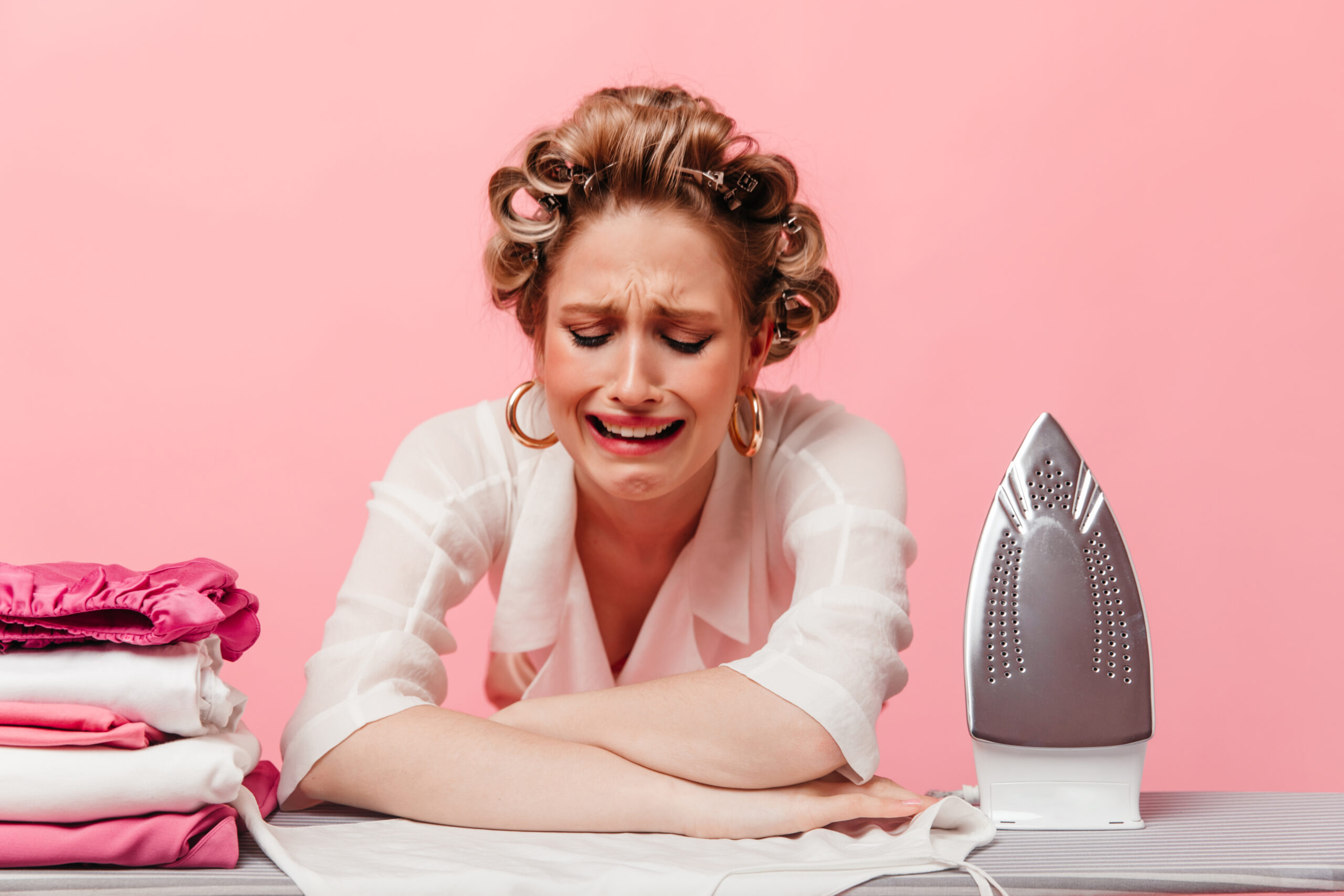 Украла утюг из магазина бытовой техники и попалась