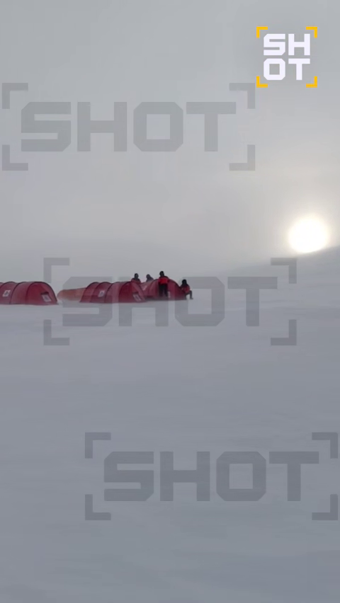 Замерзшие на вулкане: российские альпинисты шестой день в плену