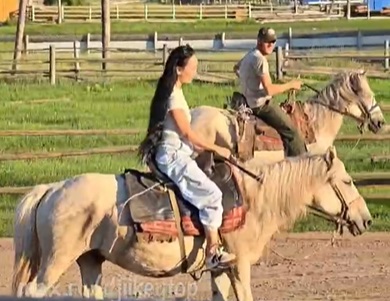 Якутские наездницы: Верхом на коне — лучше!