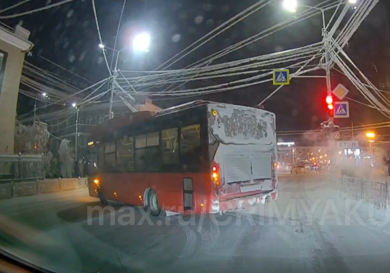 Водитель автобуса попал на видео и… уволен