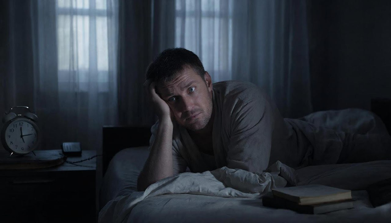 Опасность самолечения бессонницы: почему подбор снотворного — задача для врача